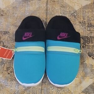 Nike Kids Teal Slip-On Slippers with Black Neck and Pink Logo